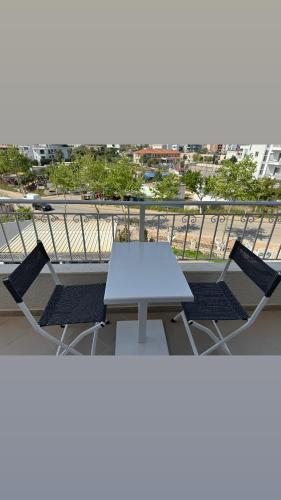 Double Room with Balcony image 4
