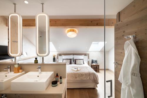 3 bedrooms, 5 beds