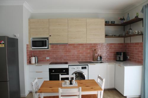 The Woodlands Hideaway - 2 Bedroom Modern Acreage Guesthouse - Brisbane