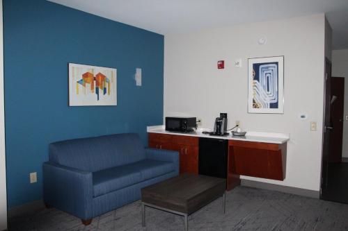 Holiday Inn Express & Suites Wytheville an IHG Hotel - main image