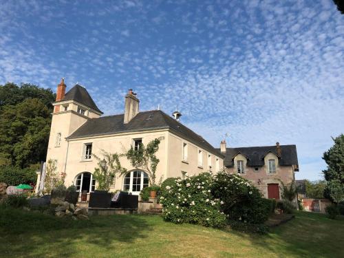 Exterior view, Magnifique maison de maitre saumuroise in Le Bois Brard