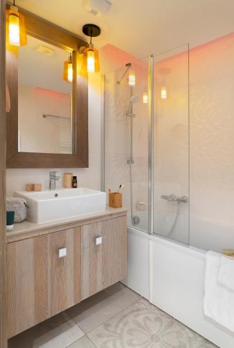 2 bedrooms, 4 beds