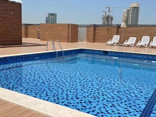 Swimming pool, Stay in the heart of Sport City in LUX 1BDR with sky view 11 in Dubai Sports City