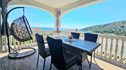 Apartment with Sea View image 2