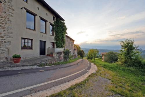 Splendida casa in sasso in borgo