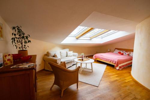 1 queen bed