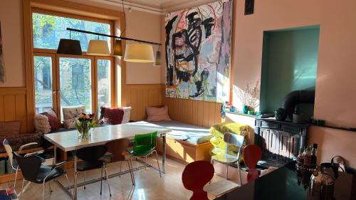 Elegant & Quiet Apartment in Historic House - Prime Location in Oslo West, Oslo (foto 2)