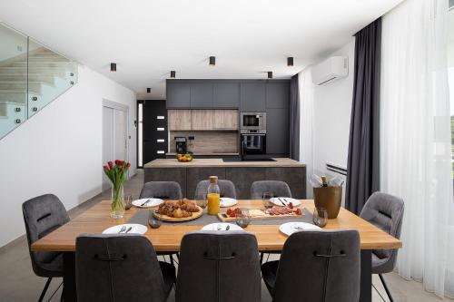 Villa Infinity Gem in เมดูลิน