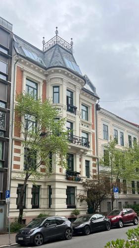 Elegant & Quiet Apartment in Historic House - Prime Location in Oslo West