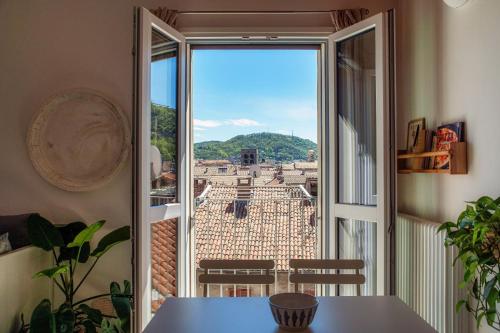 Casa Luna by Quokka 360 - City Centre Stay with Cathedral View