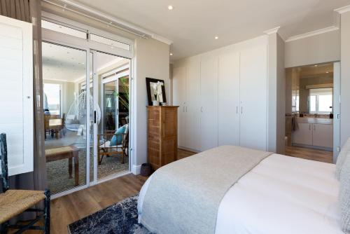 Lagoon Beach Penthouse - image 7