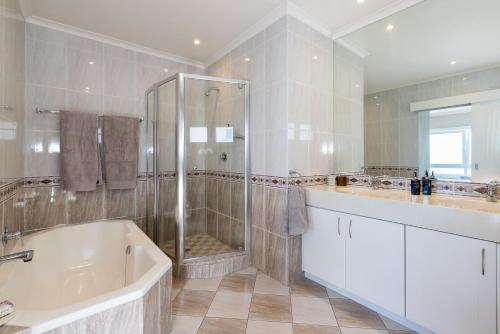 Lagoon Beach Penthouse - image 7