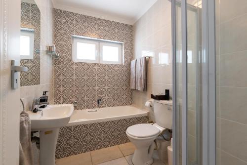 Lagoon Beach Penthouse - image 13