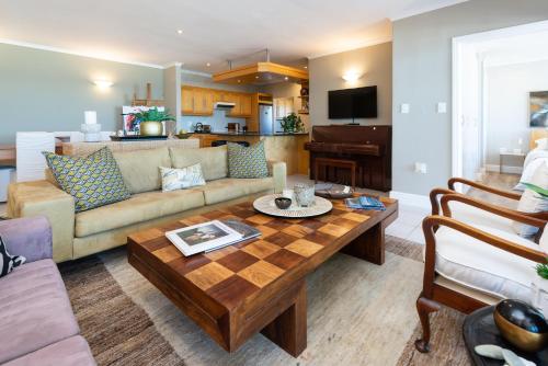Lagoon Beach Penthouse - image 9