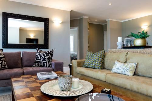 Lagoon Beach Penthouse - image 11