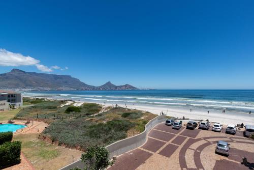 Lagoon Beach Penthouse - image 11