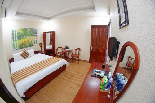 Standard Double Room image 4