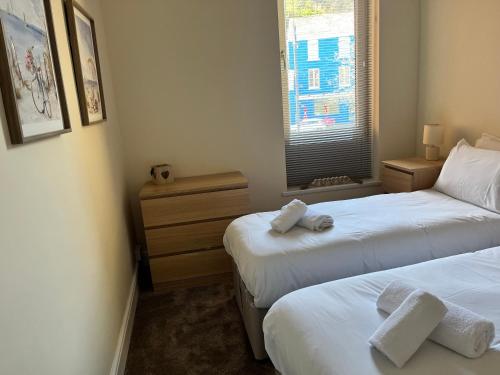 4 bedroom, sleeps 8, 30 seconds from beach, games table, The Mumbles (foto 8)