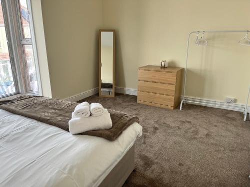 4 bedroom, sleeps 8, 30 seconds from beach, games table, The Mumbles (foto 9)