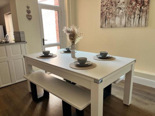 4 bedroom, sleeps 8, 30 seconds from beach, games table, The Mumbles (foto 4)