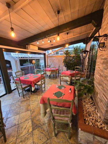 餐厅, 勒斯香气酒店 (Auberge les Aromes) in 格拉斯