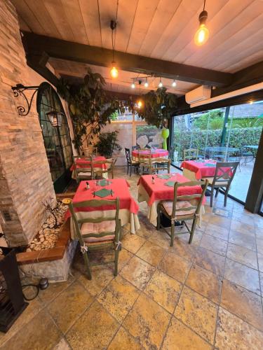 餐厅, 勒斯香气酒店 (Auberge les Aromes) in 格拉斯