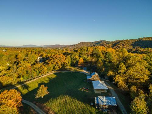 Engadine Inn and Cabins - image 10