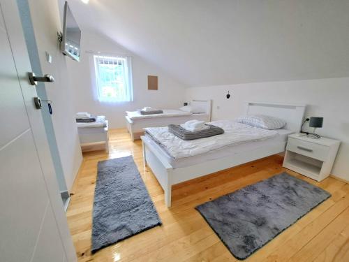 Sobe Zizi in 亚伊采