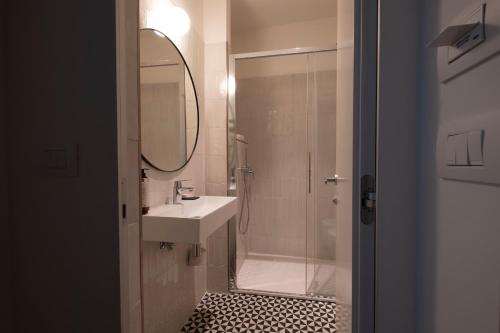Economy Double Room image 10