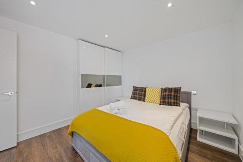 Riverside 1BR with Easy Transport 20min to City Centre, Londyn