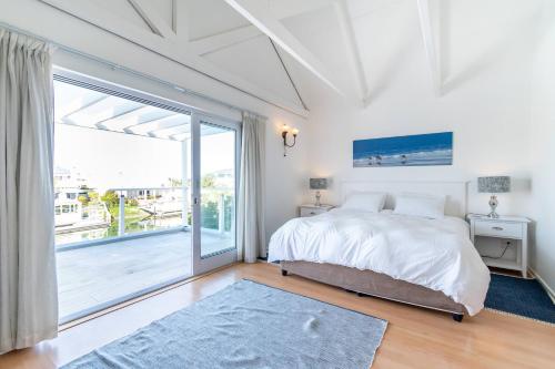 Easy canal living on Thesen Islands in جزيرة ثيسينس