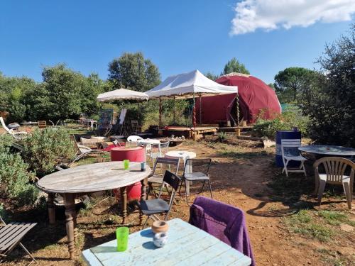 Jolie caravane à SÏvåñă Oasis de Lumière - Camping - Tourves