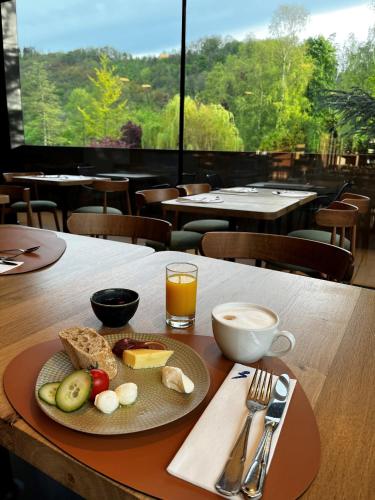 Logis Hostellerie De La Claire Fontaine - image 7