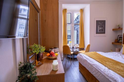 Spacious Studio Apartment on Oxford Street 9GC - image 7