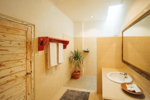 room detail thumbnail 2