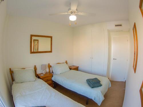 Immaculate 2-Bed Apartment in Pego - image 2