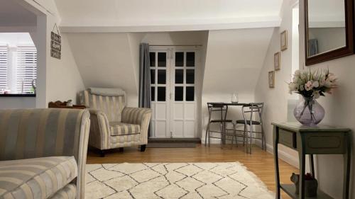 Apartment Sleeps 2 with Wi-Fi