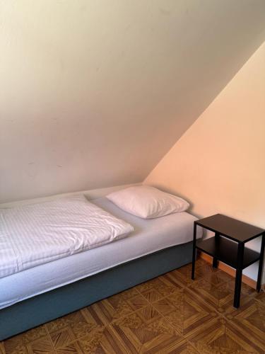 1 twin bed