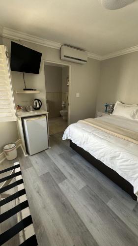 Oceansnest Guest House Room Type - Standard Queen Room