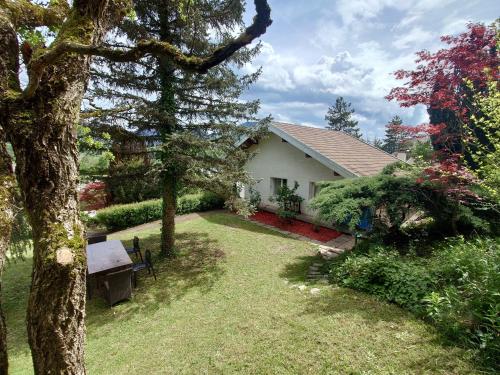 Large villa with pool and views, closeby Annecy lake