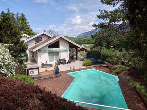Large villa with pool and views, closeby Annecy lake