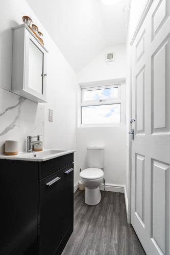 Amazing Family Apartment, Sleeps 6, Cot, Work desk, Birmingham (photo 4)