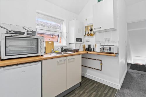 Amazing Family Apartment, Sleeps 6, Cot, Work desk, Birmingham (photo 8)