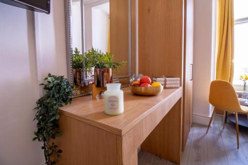 Luxurious Apartments on Oxford Street - image 3