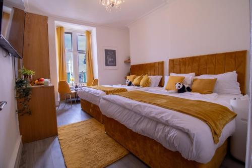 Luxurious Apartments on Oxford Street - image 2