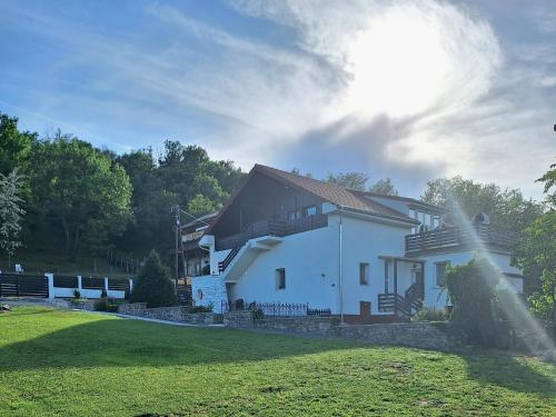 Holling apartman, Fertőboz