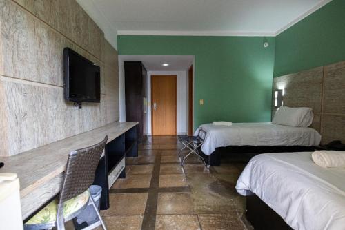 2 twin beds