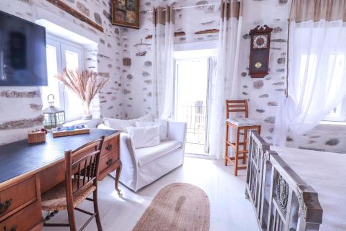 Traditional house in Ano Syros