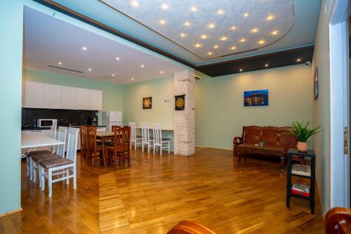 Terrace Hostel & Lounge Bar in שקודר