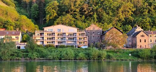 外部景觀, Elegant Apartment with Direct River View, Balcony and Parking in Bernkastel-Kues in 貝恩卡斯特爾-庫斯
